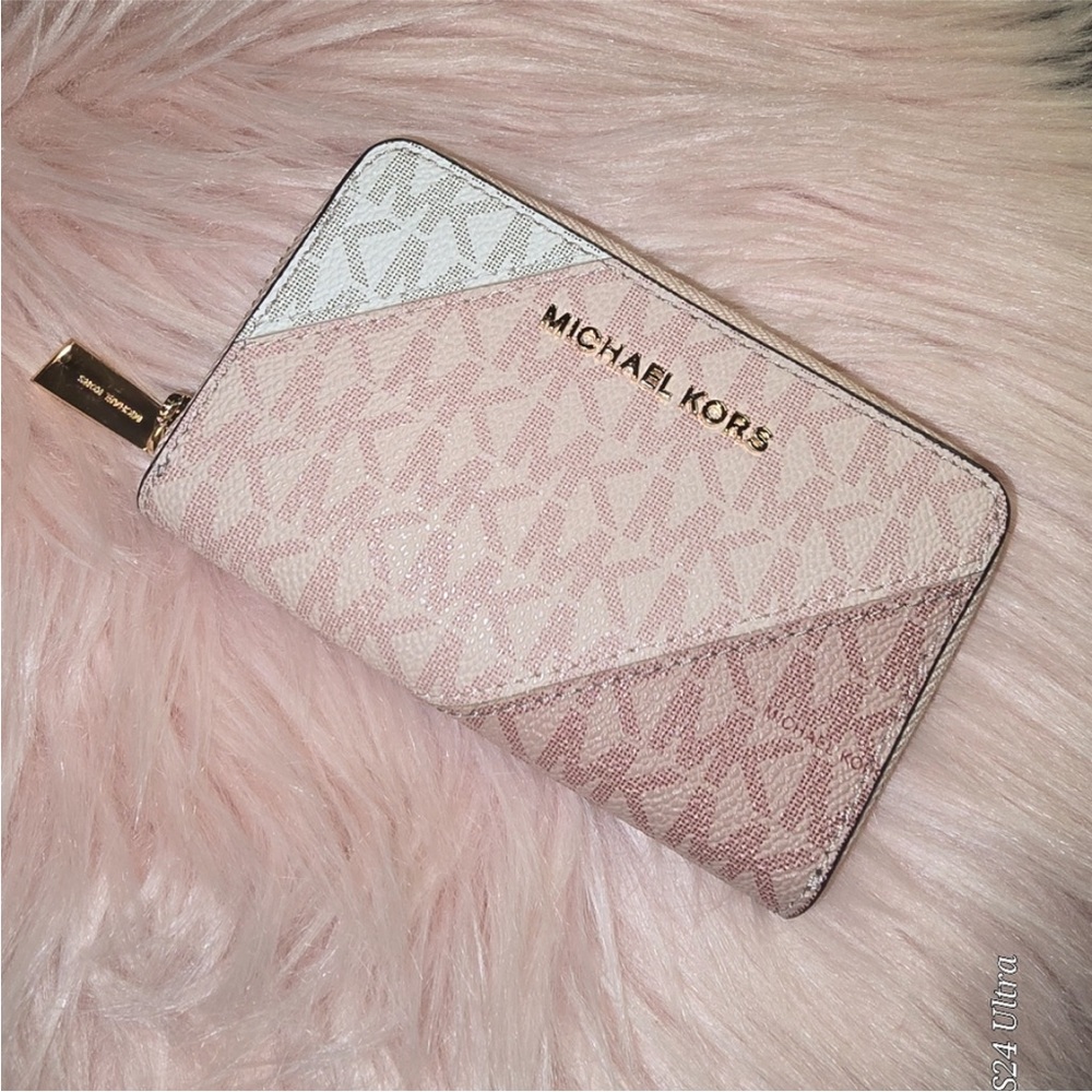 EUC Michael Kors Pink and Cream Medium Zip Wallet Like New